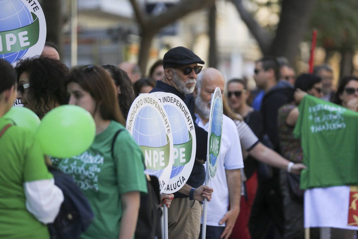 FOTOS: Manifestación en Cádiz contra el «desmantelamiento» de la escuela pública