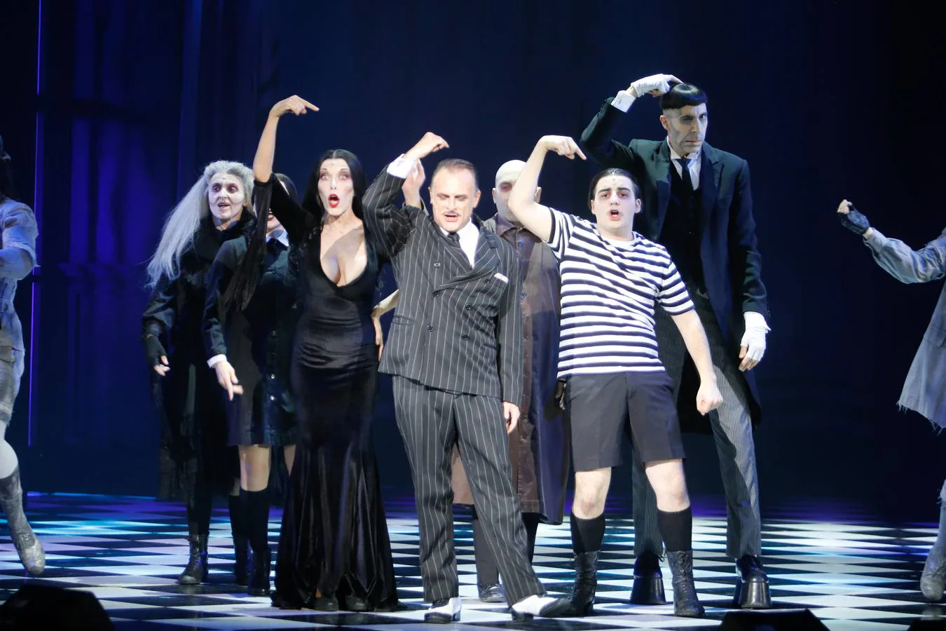 «La familia Addams» deslumbra en el Gran Teatro de Córdoba con canciones y miedo que hace reír