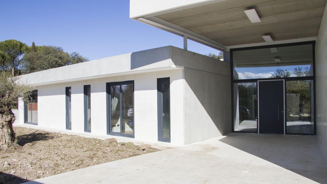 Venta de la casa. La pareja pone a la venta el que en su día fue su hogar. David Bustamante es dueño de un 80% de la casa; ella posee un 20%. La vivienda está valorada en dos millones de euros. Tiene 330 metros cuadrados y un jardín con piscina de 2.500 m2