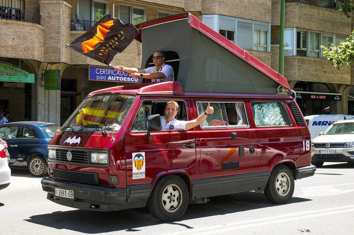 Las aficiones disfrutan de la previa de la Copa del Rey