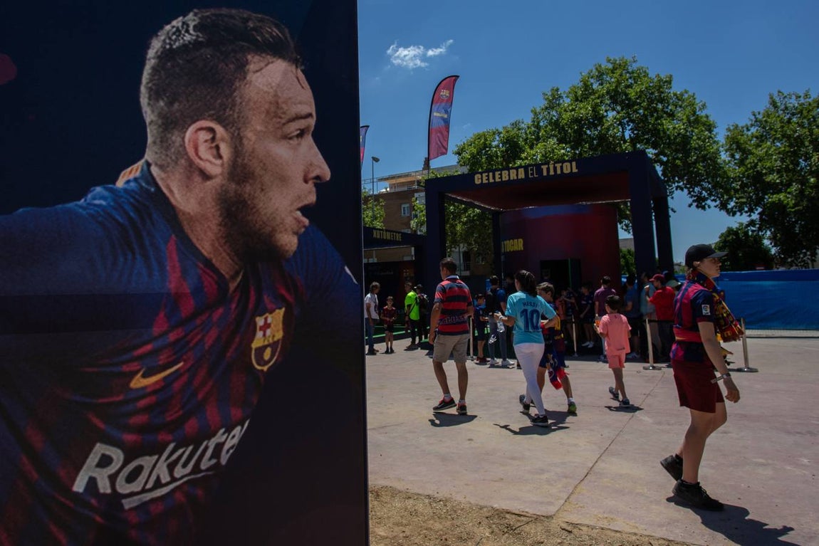 Las aficiones disfrutan de la previa de la Copa del Rey