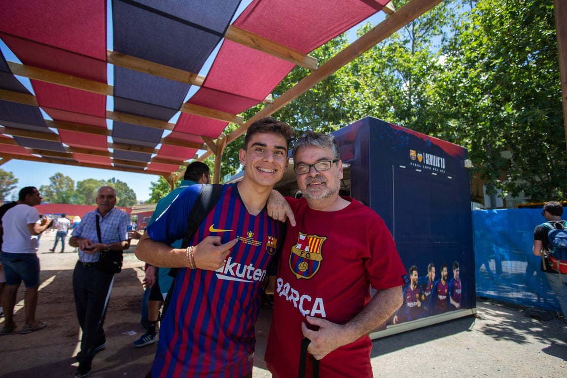 Las aficiones disfrutan de la previa de la Copa del Rey