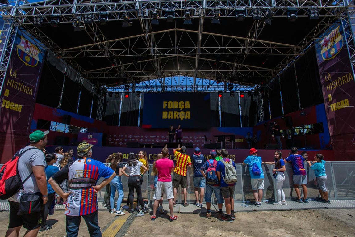 Las aficiones disfrutan de la previa de la Copa del Rey