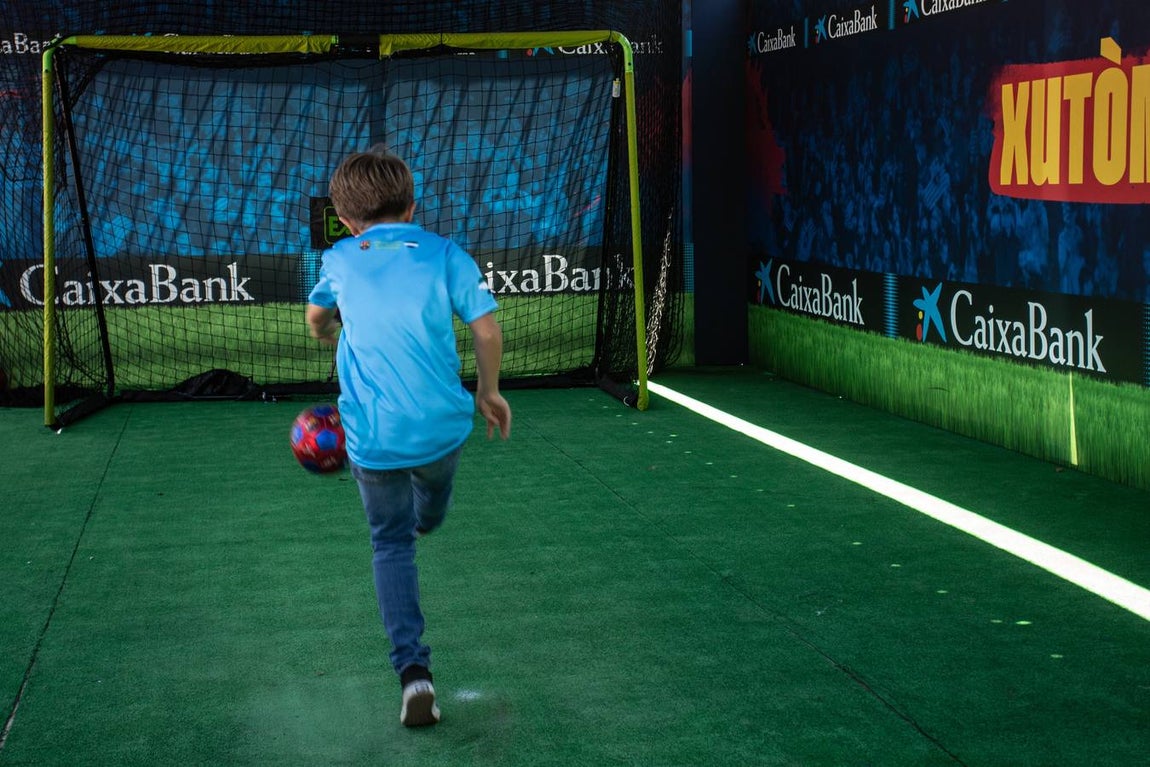 Las aficiones disfrutan de la previa de la Copa del Rey