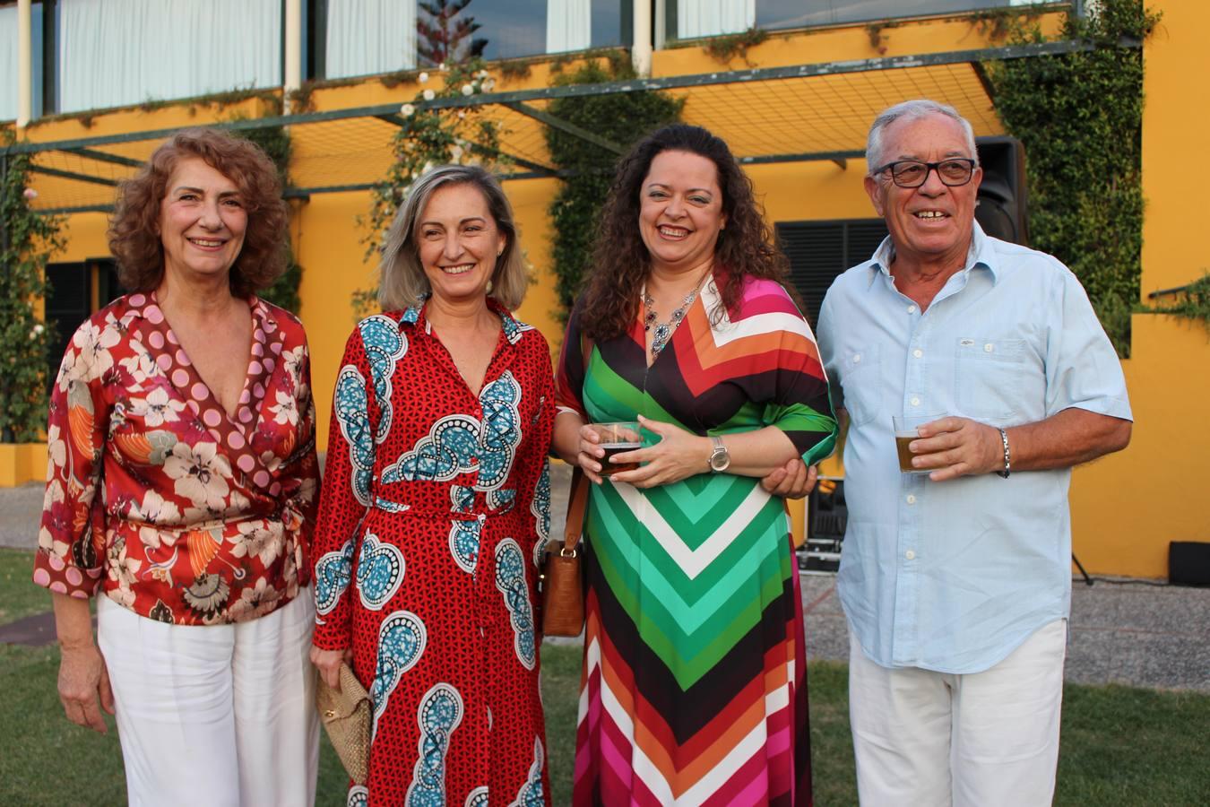 Carmen Meléndez, Rosario Nimo, Agustina Acosta y Rafael Gómez