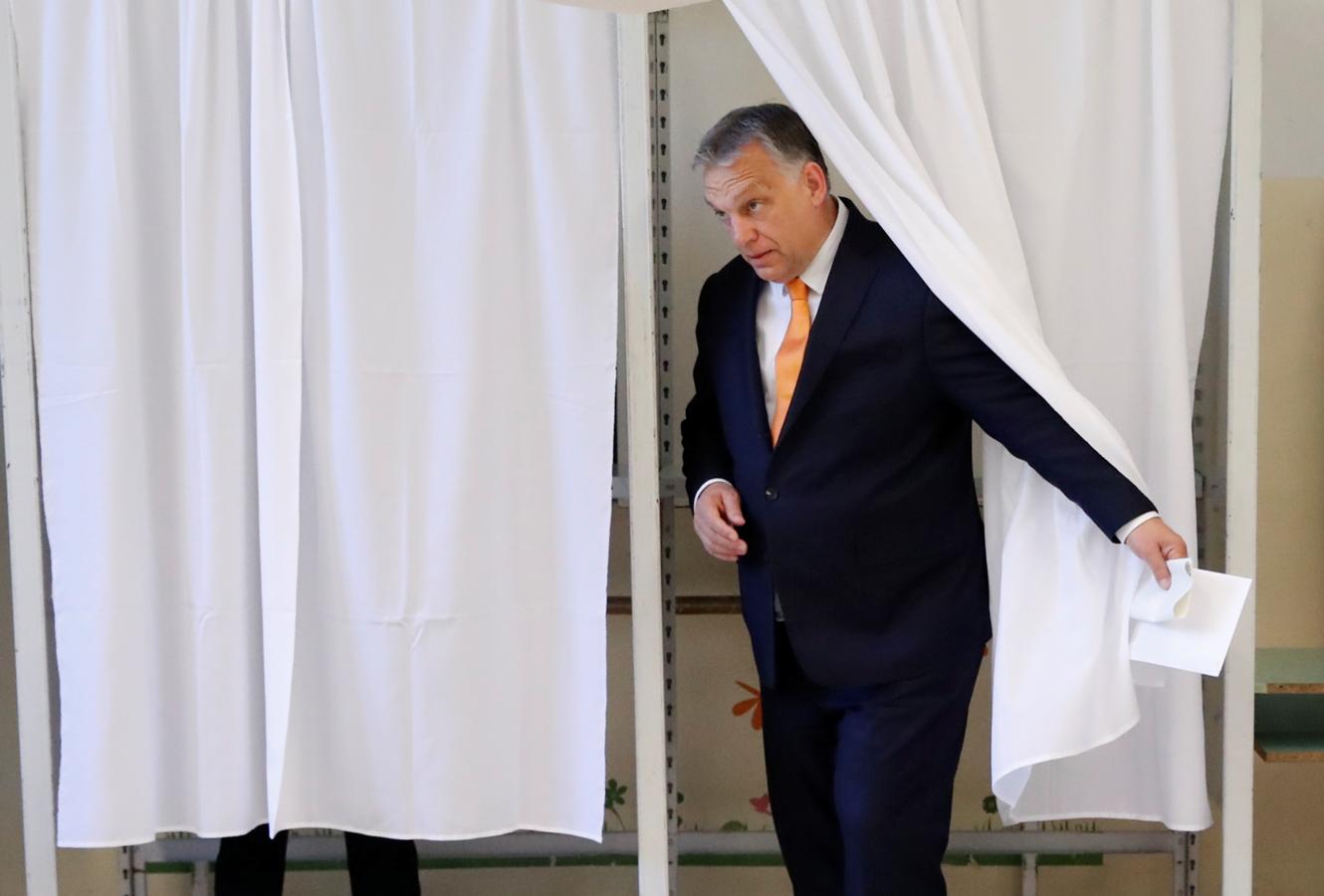 El primer ministro de Hungría, Viktor Orban, tras votar en las elecciones europeas. 