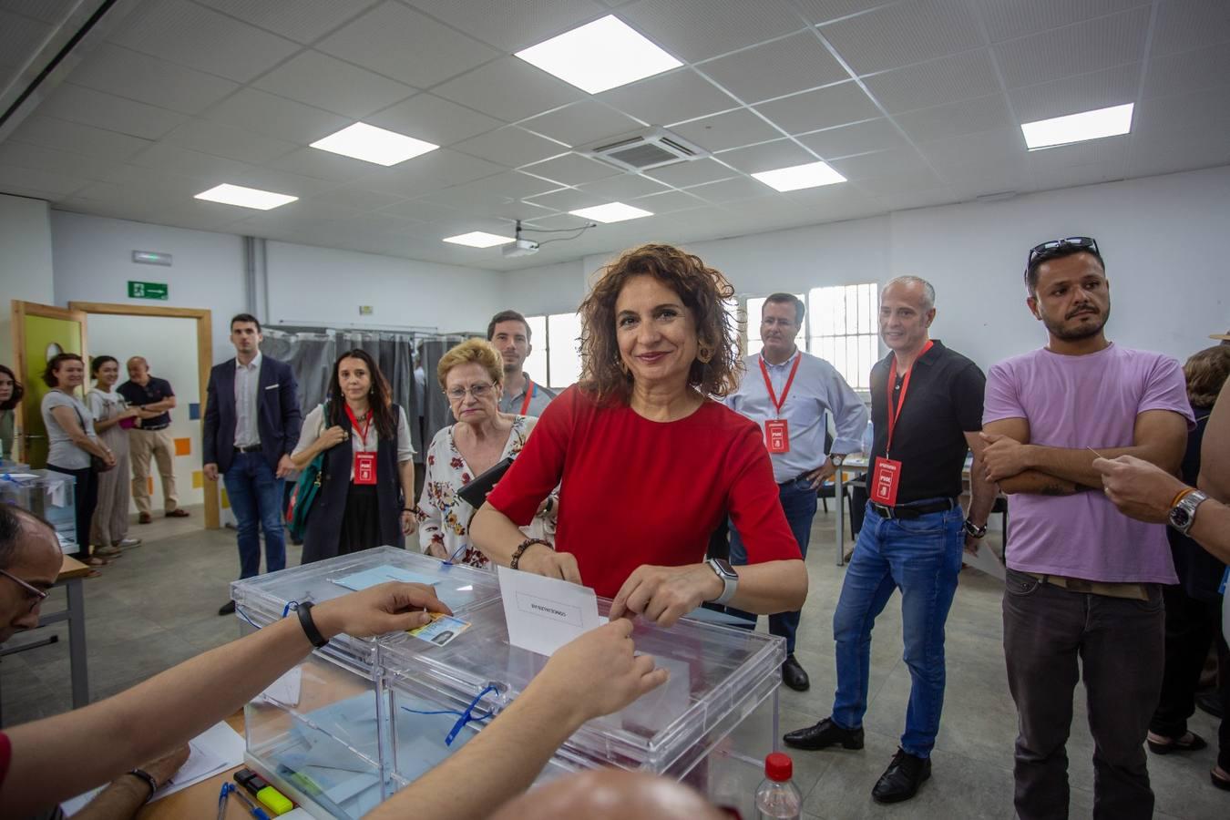 En imágenes, ambiente en los colegios de Sevilla en las elecciones