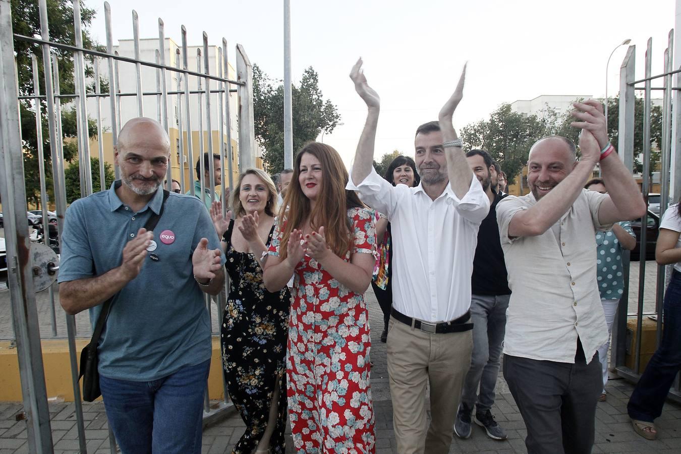 Adelante Sevilla pasa la noche electoral en el Polígono Sur