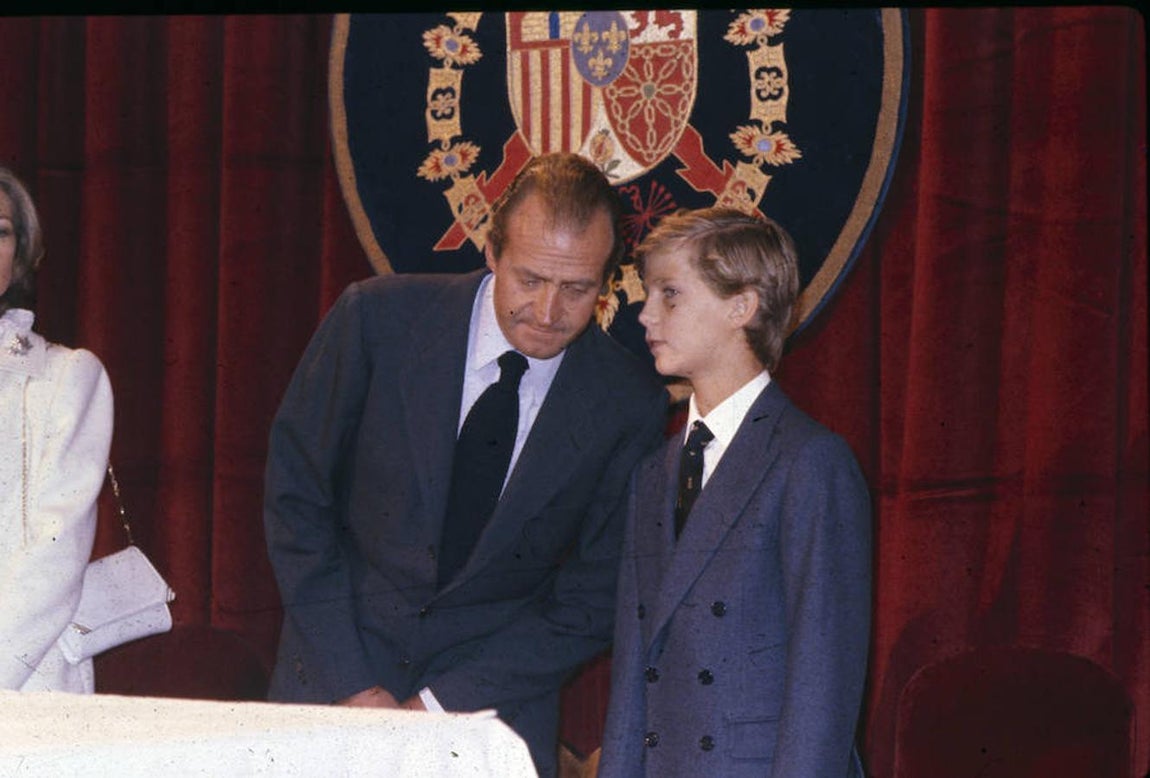 24/9/1980. Primer viaje oficial que realizó el Rey Don Felipe tras ser nombrado Príncipe de Asturias. Acompañado de sus padres, los Reyes Don Juan Carlos y Doña Sofía, recibió un homenaje en Covadonga.. 