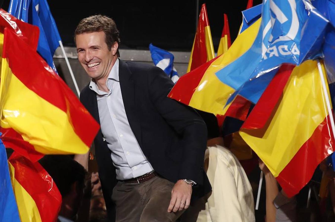 El presidente del Partido Popular Pablo Casado llega a la sede de los populares en Madrid para celebrar los resultados electorales municipales y autonómicas. 