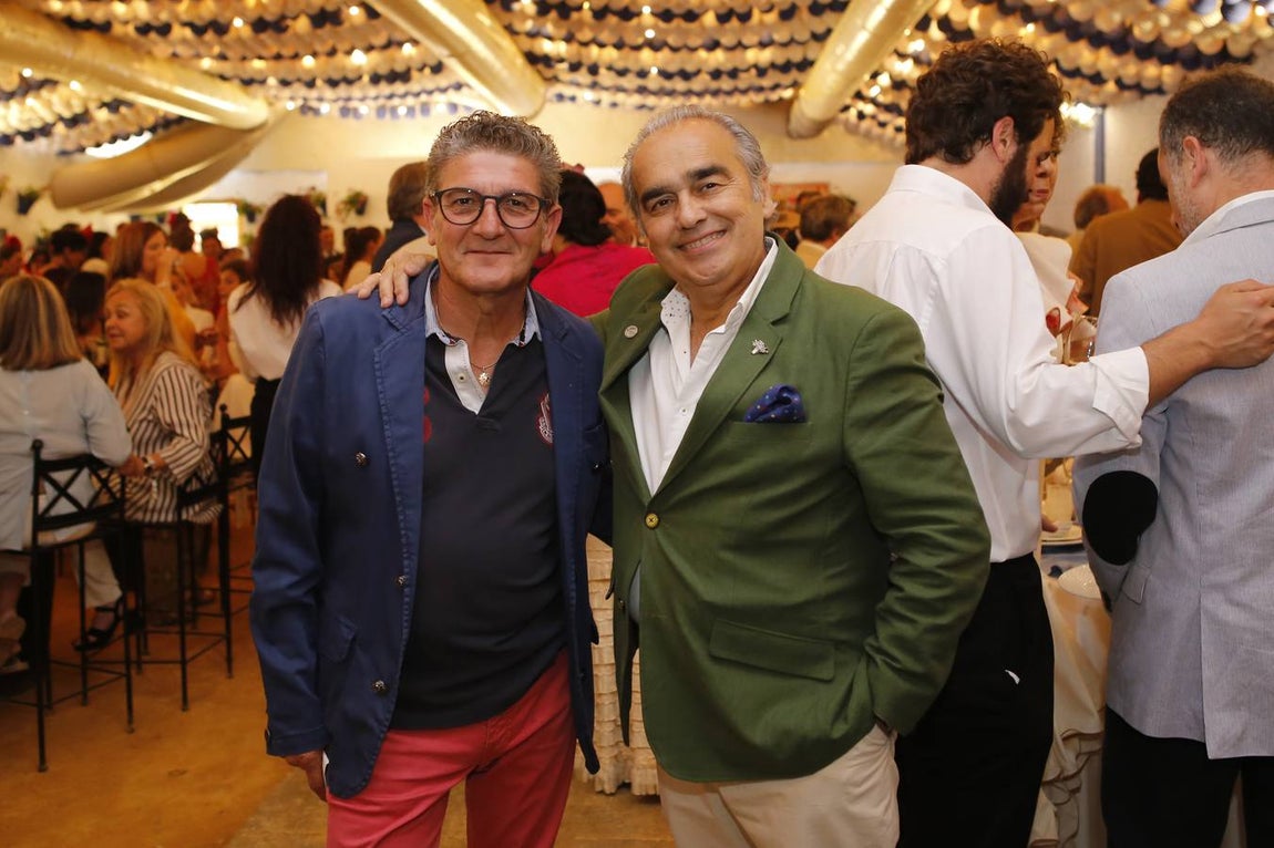 El ambiente de las casetas en el lunes de la Feria de Córdoba, en imágenes