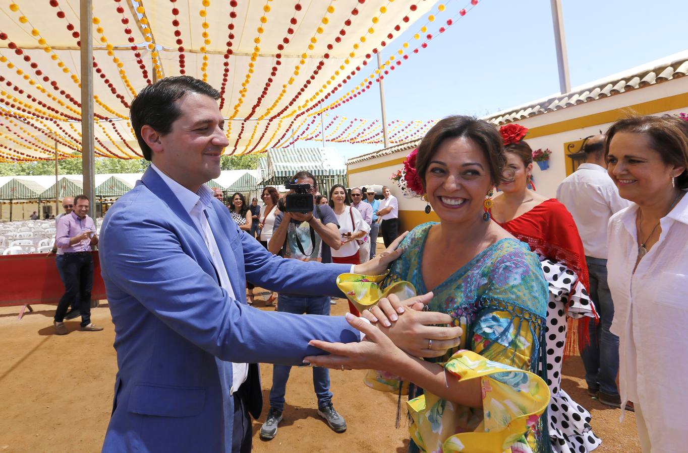 En imágenes, la jornada de los políticos en la Feria de Córdoba