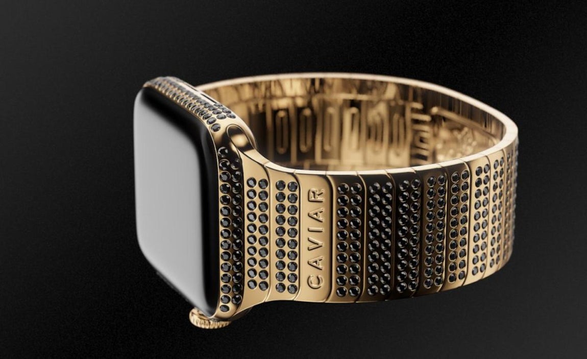 Apple x Caviar. El fabricante tecnológico ruso firma un acuerdo con la marca de la manzana para recrear dos de sus modelos más icónicos