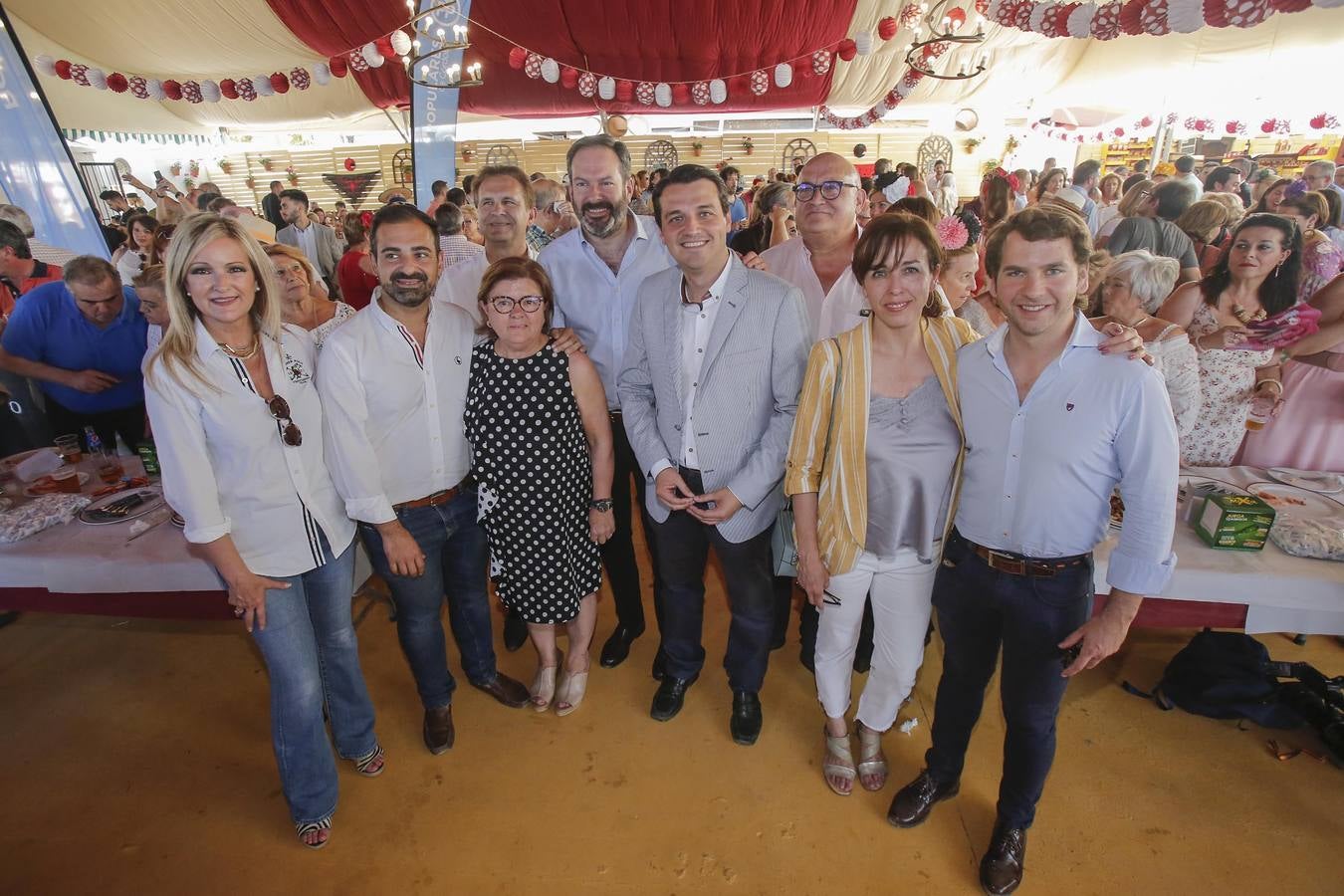 En imágenes, el ambiente en las casetas en el martes de la Feria de Córdoba 2019