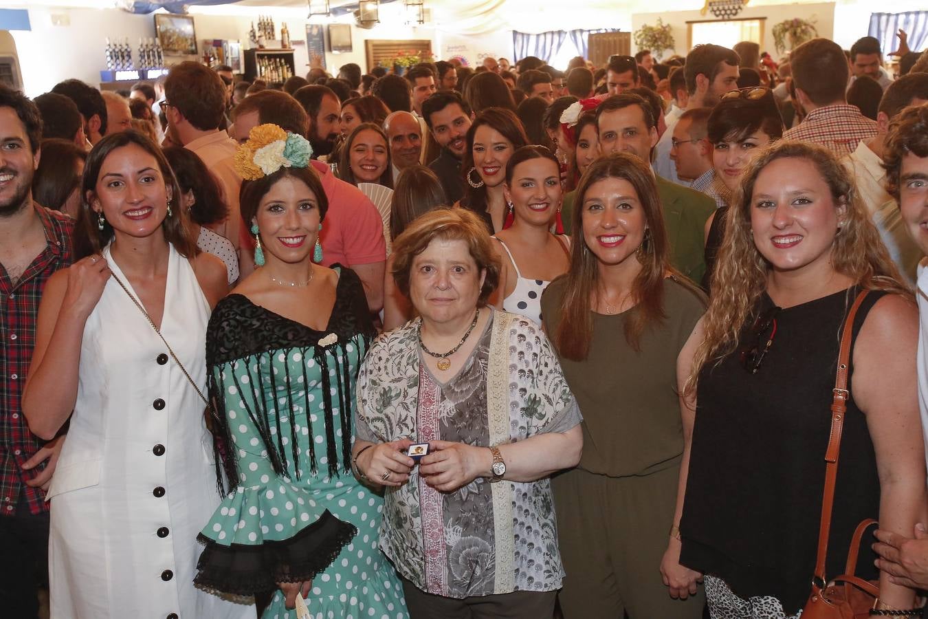 En imágenes, el ambiente en las casetas en el martes de la Feria de Córdoba 2019