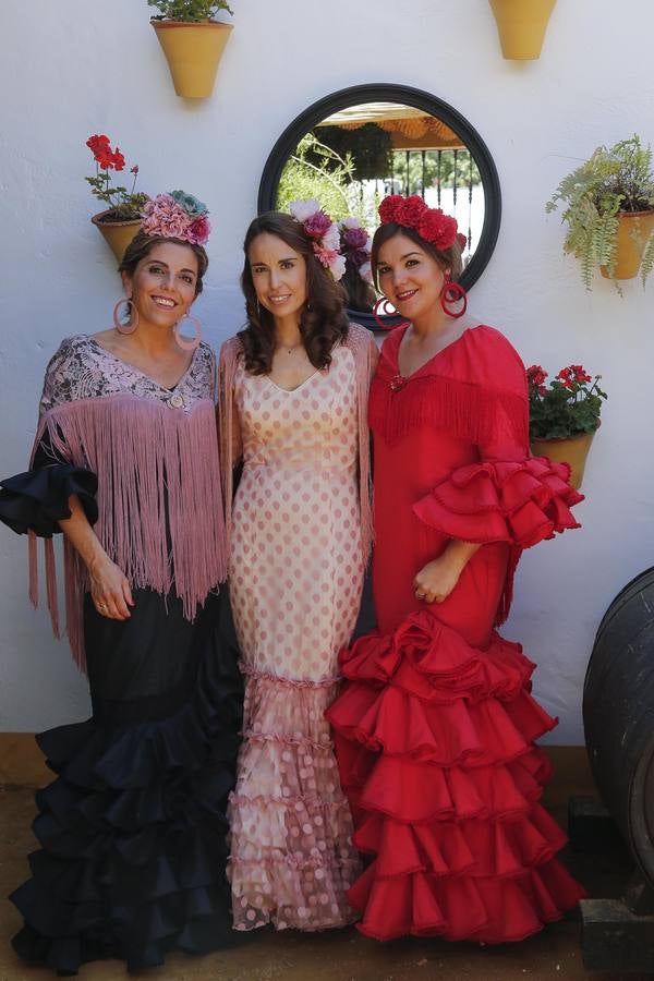 En imágenes, el ambiente en las casetas en el martes de la Feria de Córdoba 2019