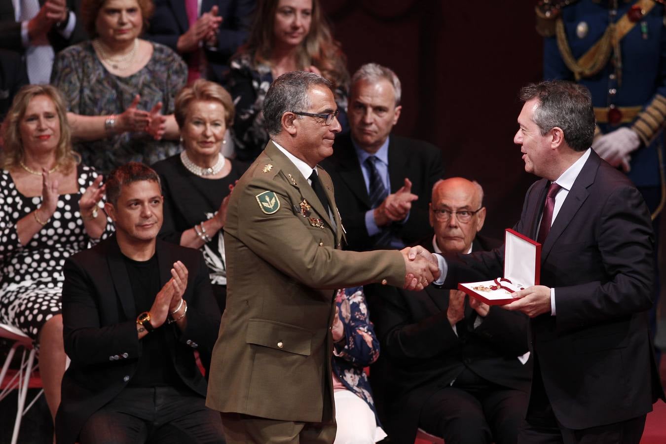 Entrega de las medallas de la ciudad de Sevilla