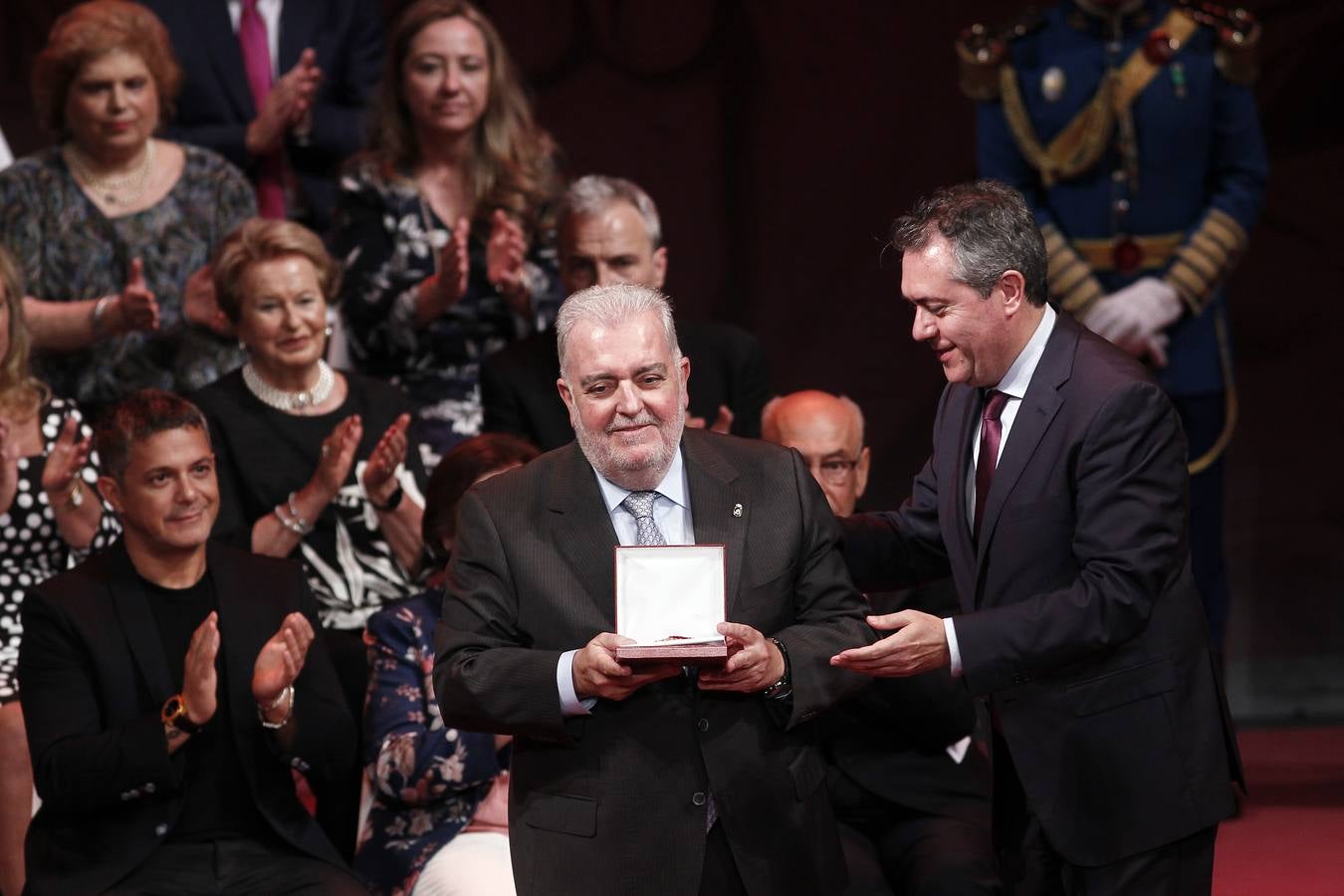 Entrega de las medallas de la ciudad de Sevilla