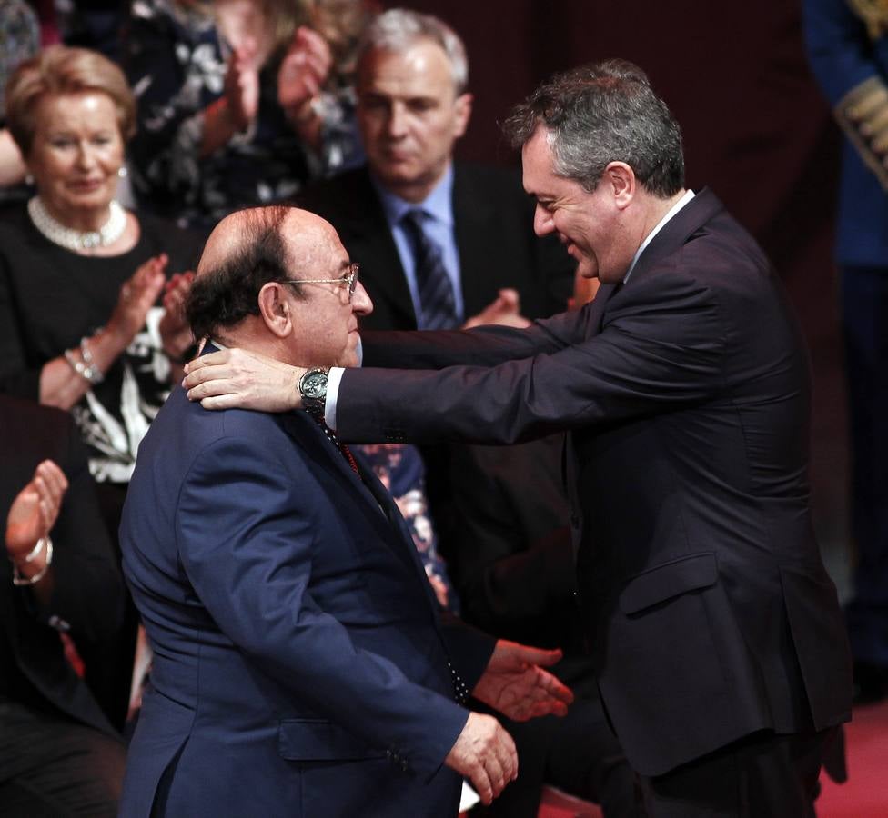 Entrega de las medallas de la ciudad de Sevilla