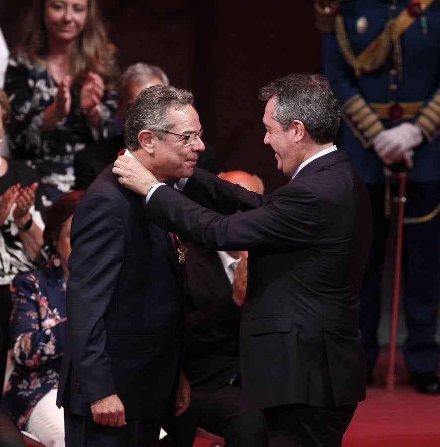 Entrega de las medallas de la ciudad de Sevilla