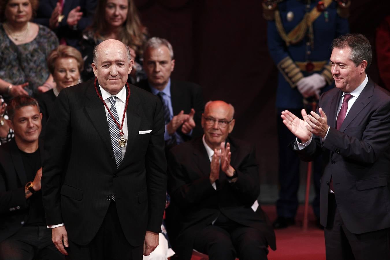 Entrega de las medallas de la ciudad de Sevilla