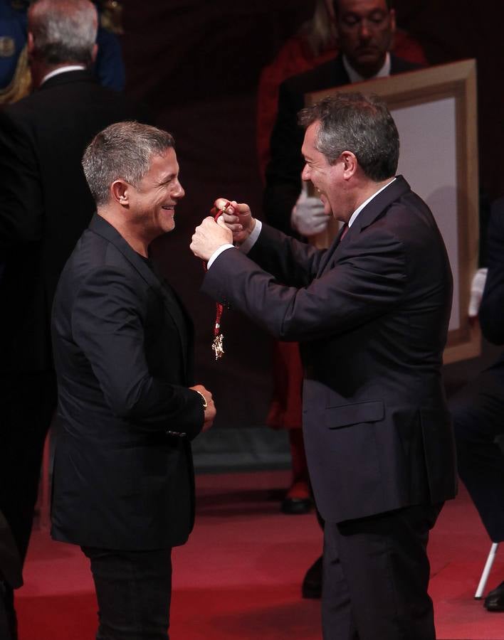 Entrega de las medallas de la ciudad de Sevilla