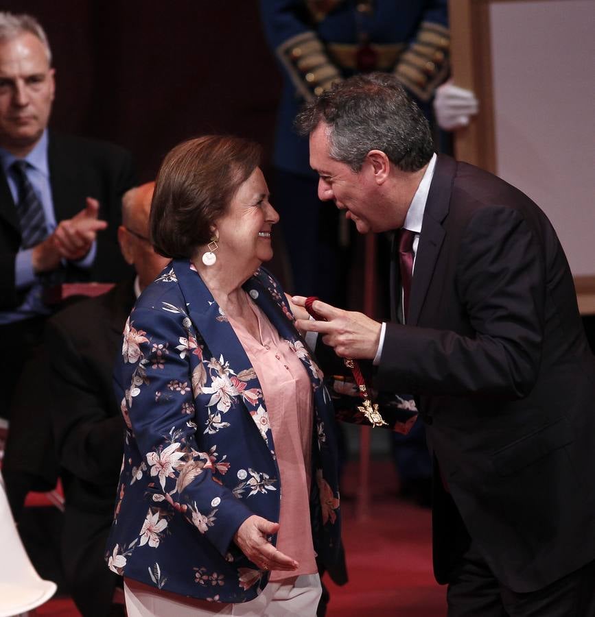 Entrega de las medallas de la ciudad de Sevilla