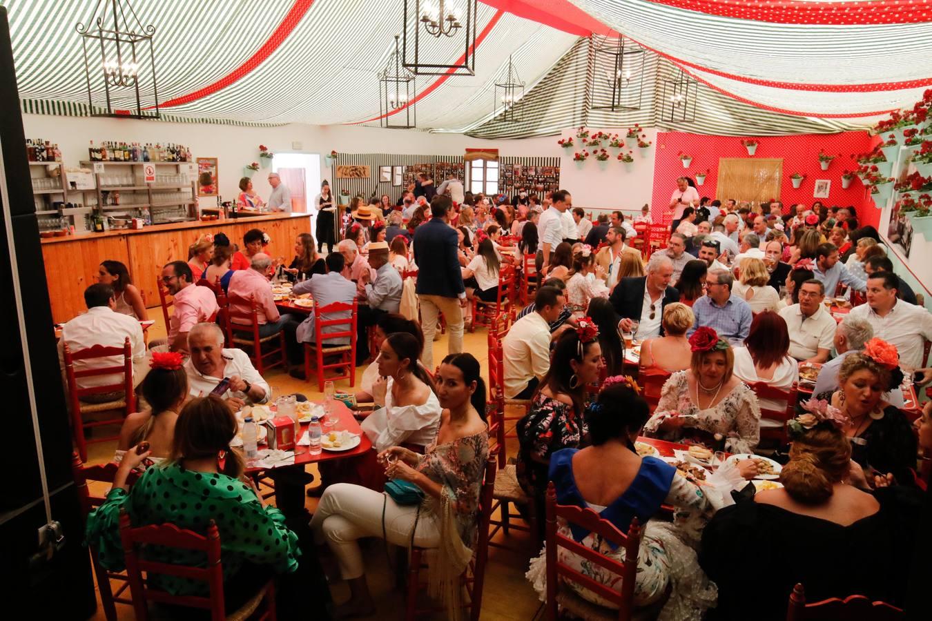 El ambiente del jueves en las casetas de la Feria de Córdoba, en imágenes