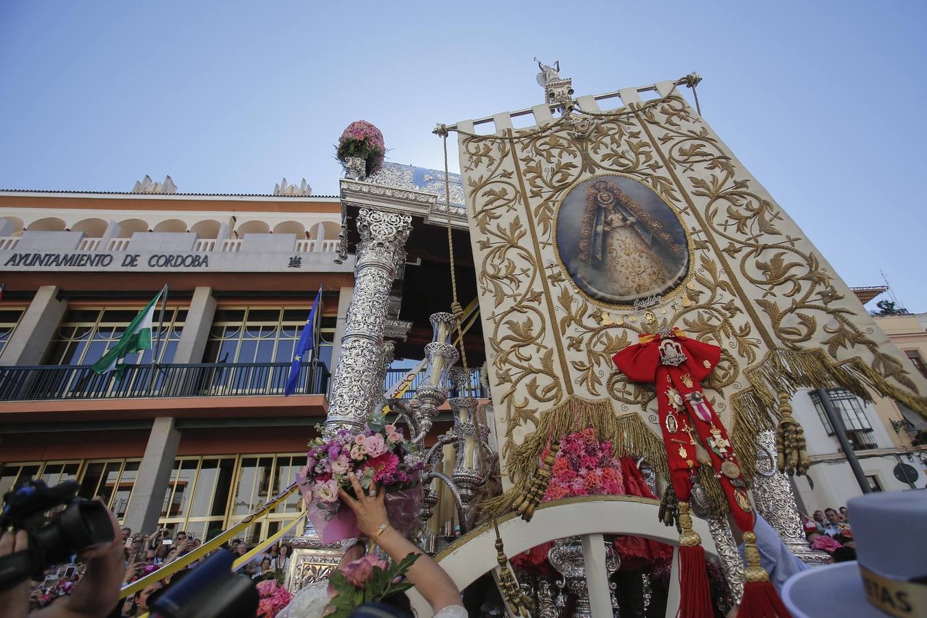 La salida de la hermandad del Rocío de Córdoba, en imágenes