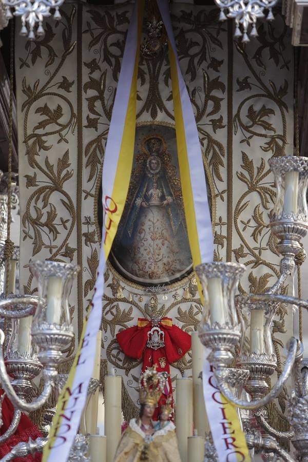 La salida de la hermandad del Rocío de Córdoba, en imágenes