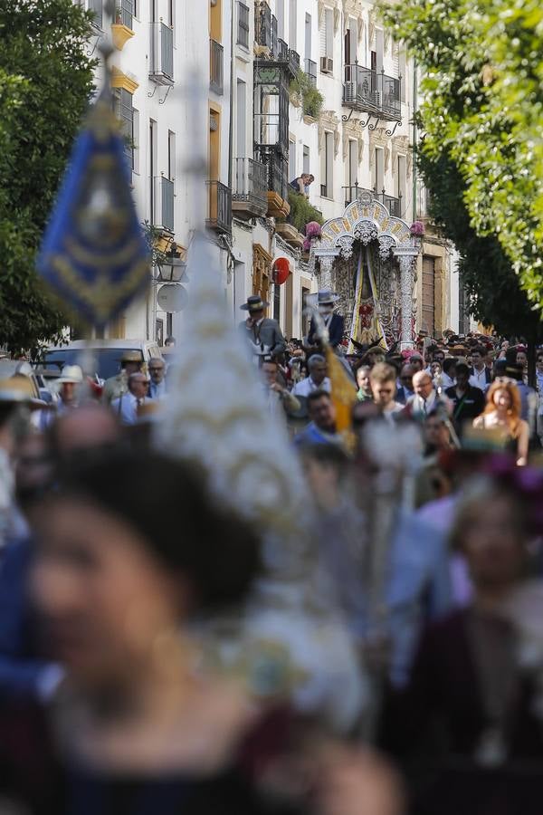 La salida de la hermandad del Rocío de Córdoba, en imágenes