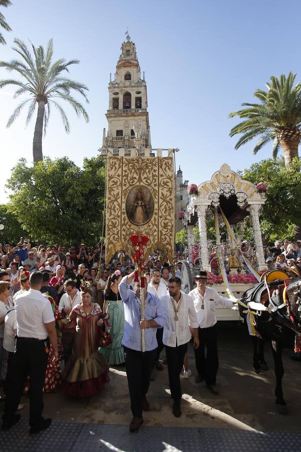 La salida de la hermandad del Rocío de Córdoba, en imágenes