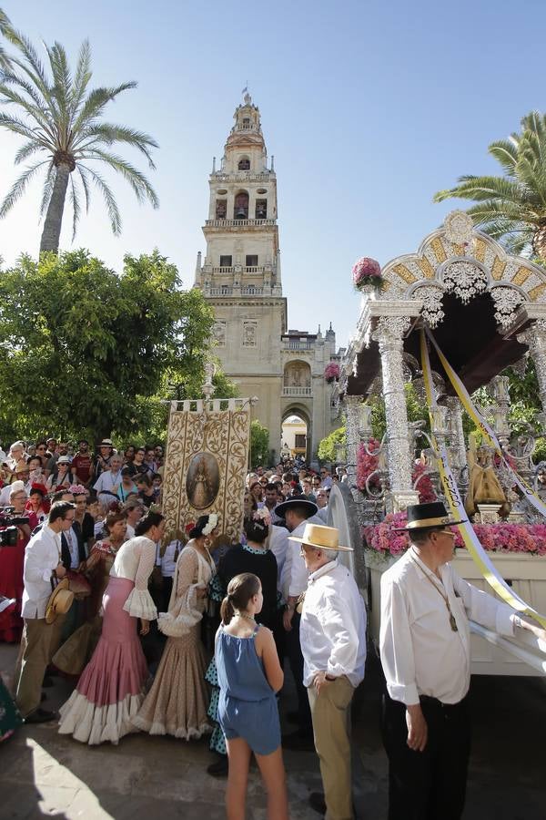 La salida de la hermandad del Rocío de Córdoba, en imágenes