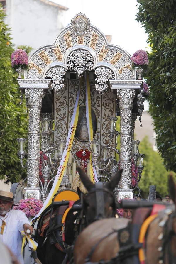 La salida de la hermandad del Rocío de Córdoba, en imágenes