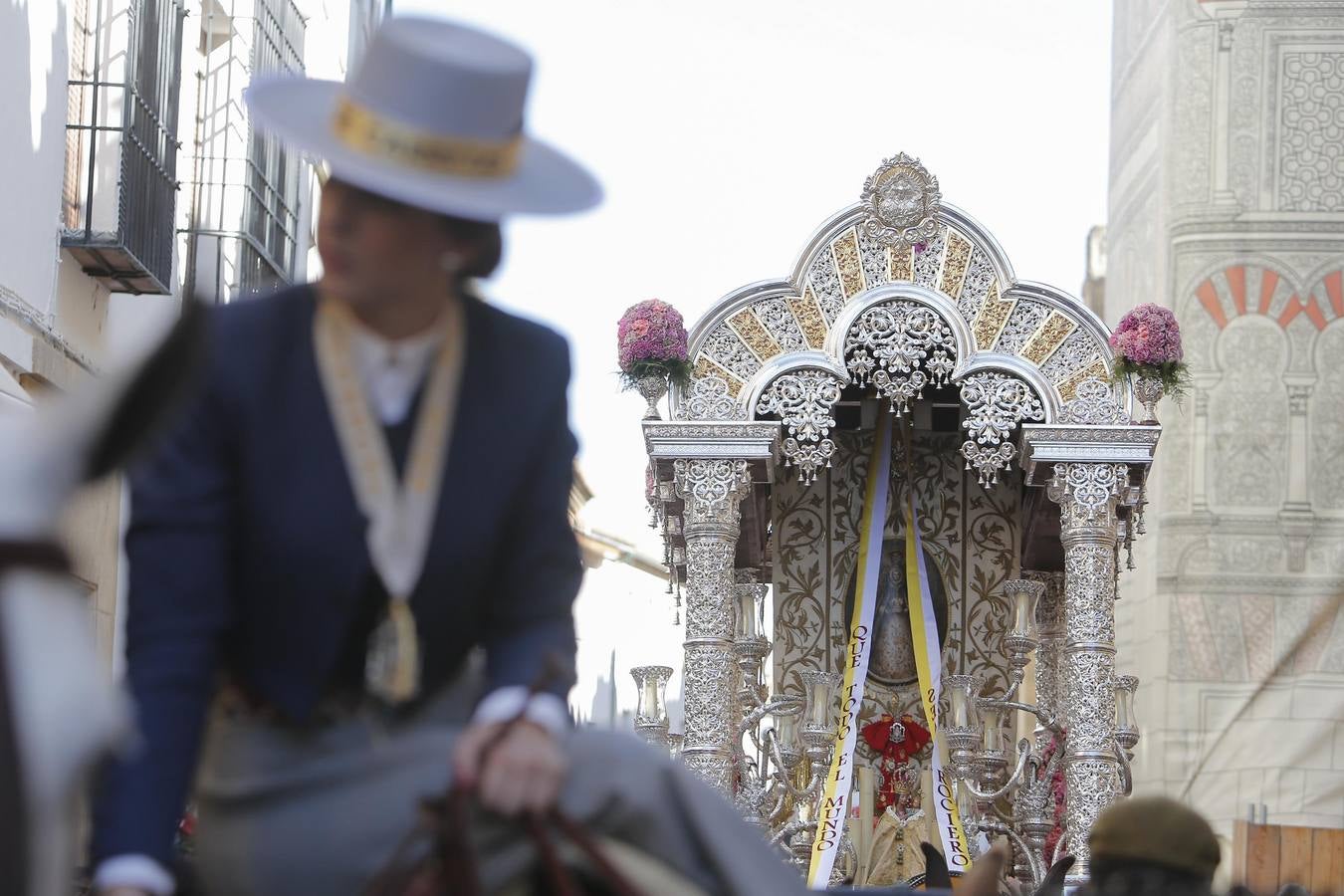 La salida de la hermandad del Rocío de Córdoba, en imágenes