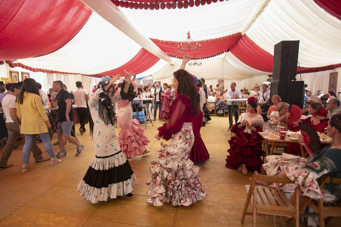 El ambiente del viernes en las casetas de la Feria de Córdoba, en imágenes