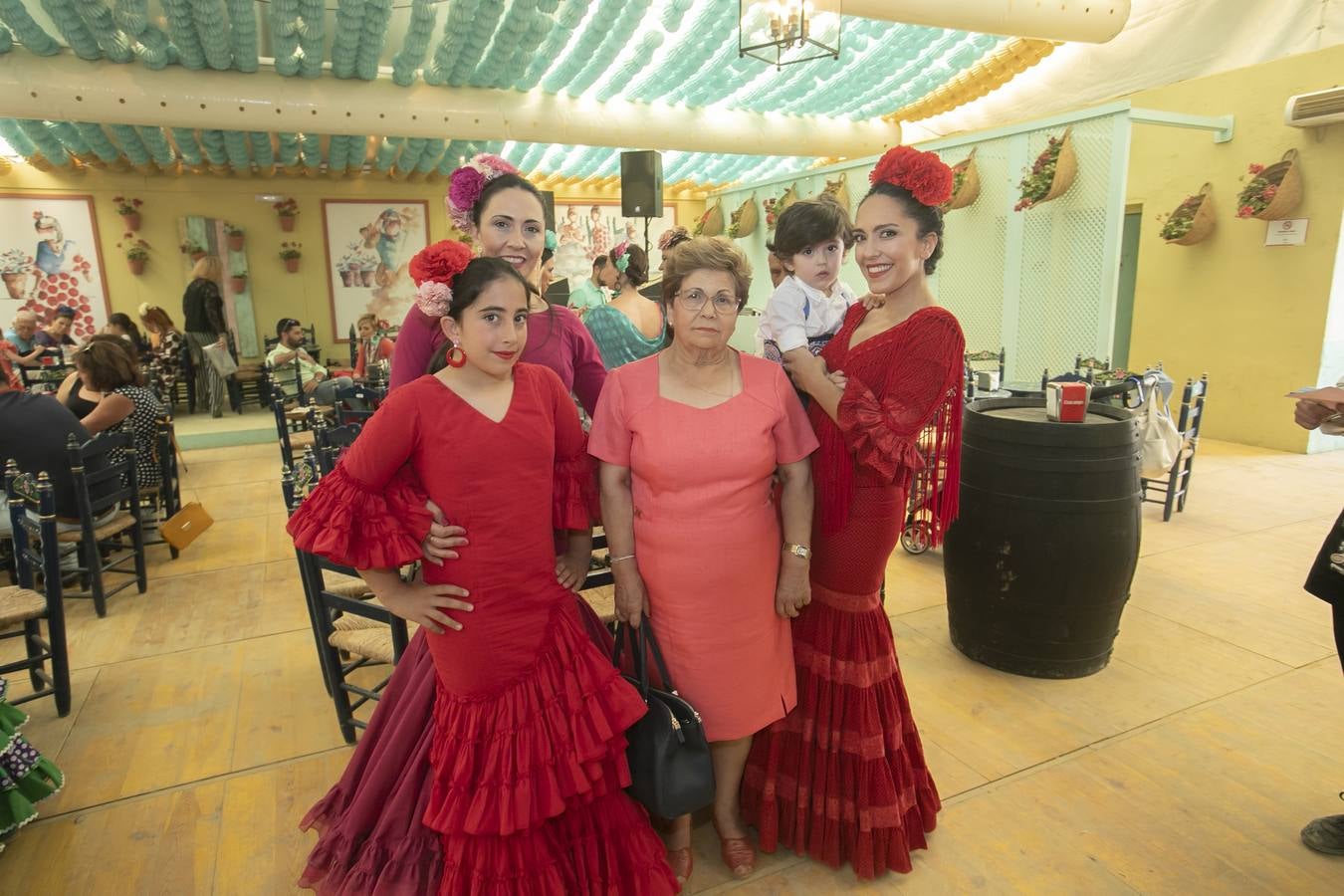 El ambiente del viernes en las casetas de la Feria de Córdoba, en imágenes