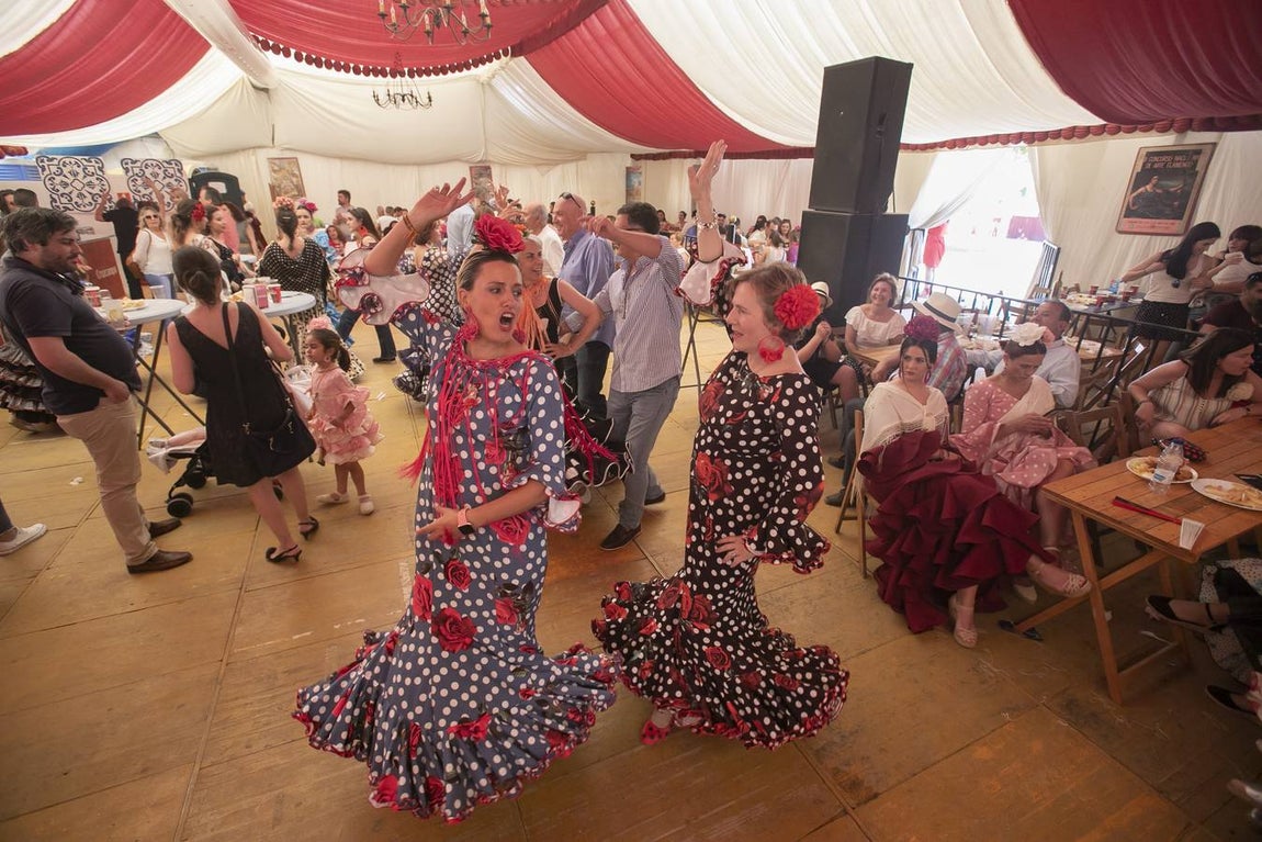 El ambiente del viernes en las casetas de la Feria de Córdoba, en imágenes