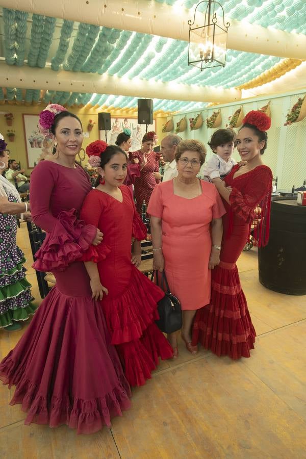 El ambiente del viernes en las casetas de la Feria de Córdoba, en imágenes