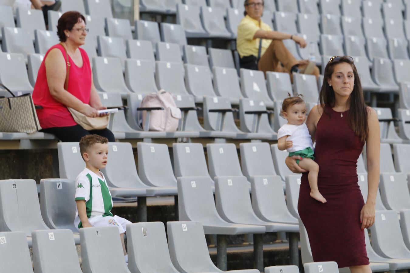 Las imágenes de la grada del Córdoba CF-Osasuna