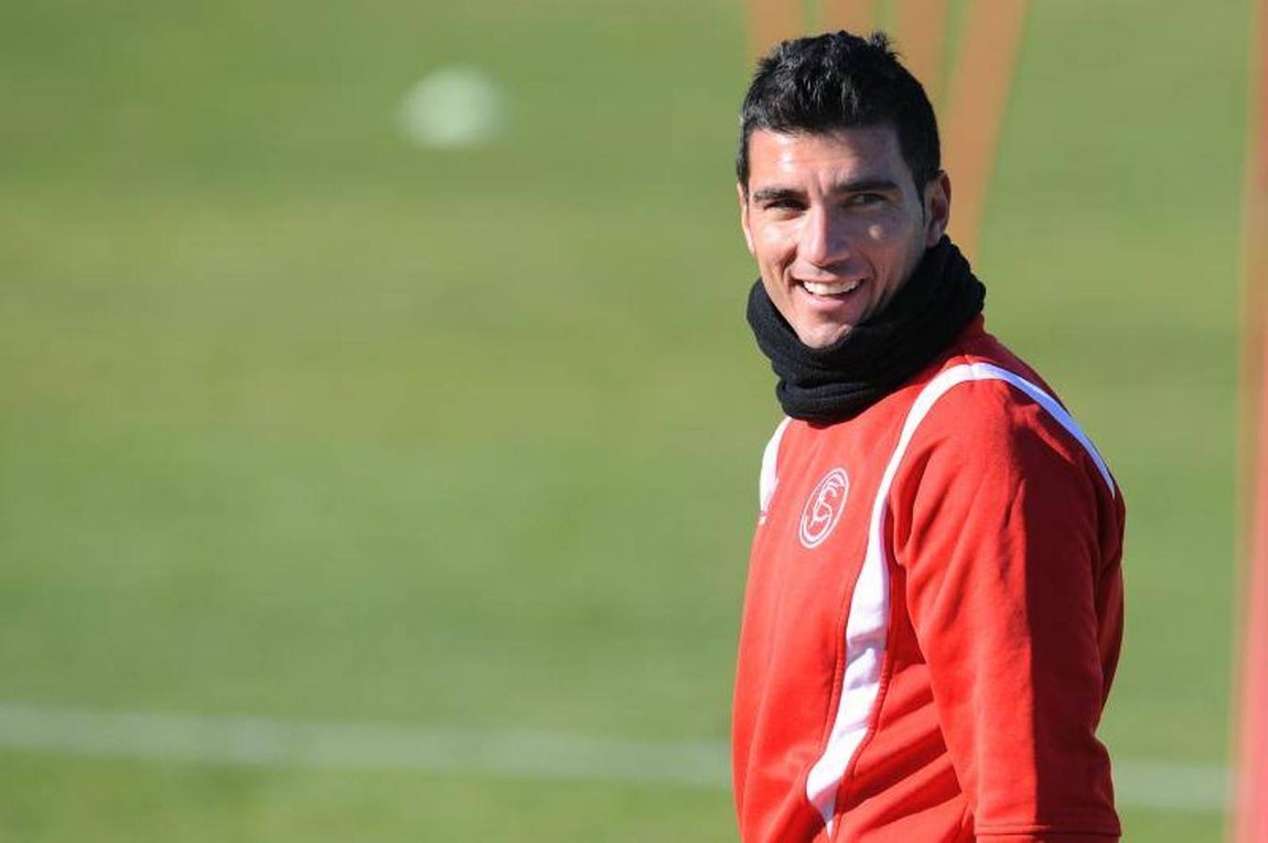 Reyes, durante un entrenamiento con el Sevilla. 