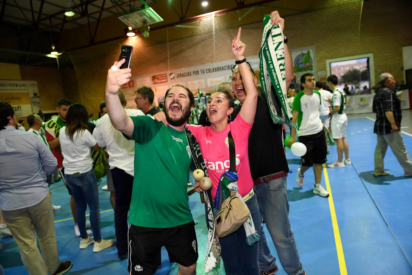 Así fue hace un año la celebración del ascenso del Córdoba Futsal, en imágenes