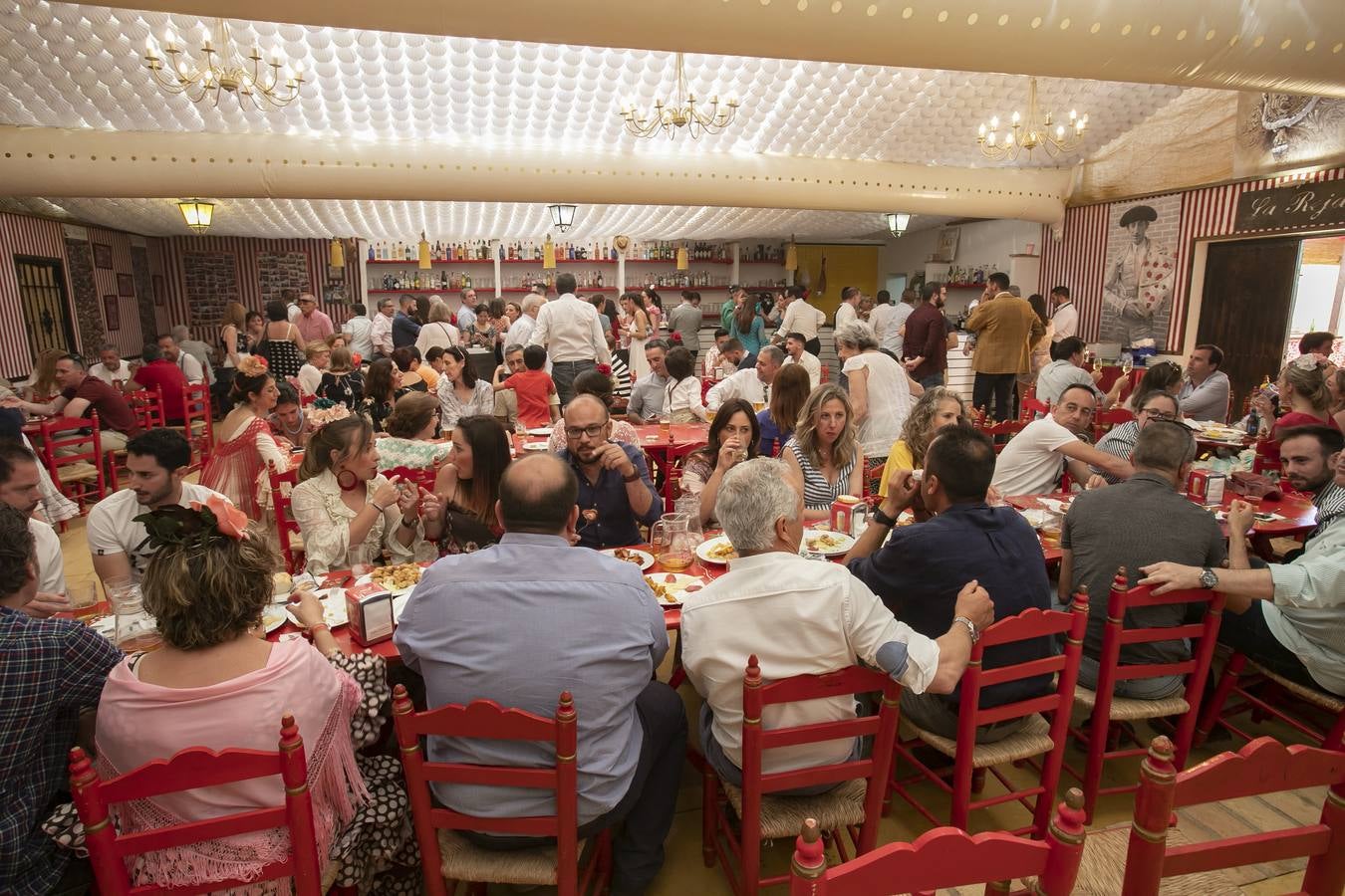 El ambiente en las casetas del último sábado de Feria de Córdoba, en imágenes