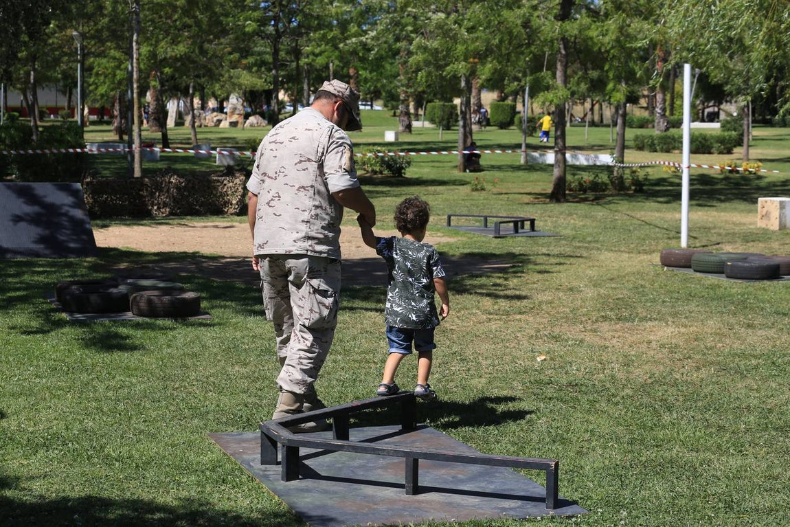 Fotos: Cádiz celebra el Día de las Fuerzas Armadas