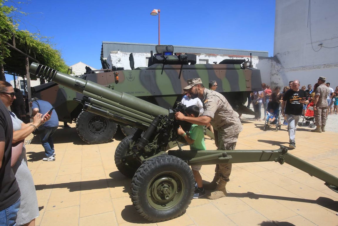 Fotos: Cádiz celebra el Día de las Fuerzas Armadas