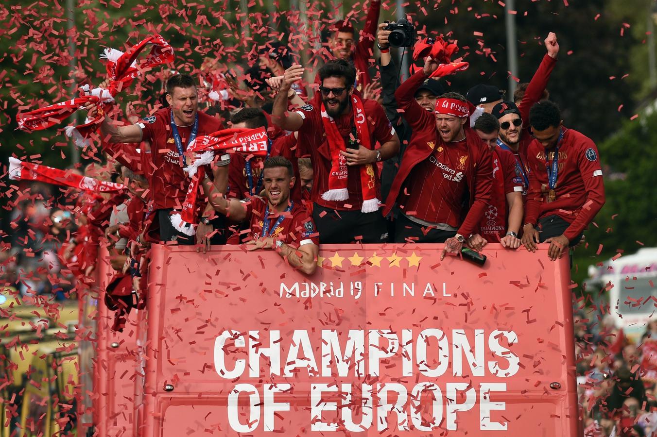 La celebración de la Champions en las calles de Liverpool, en imágenes