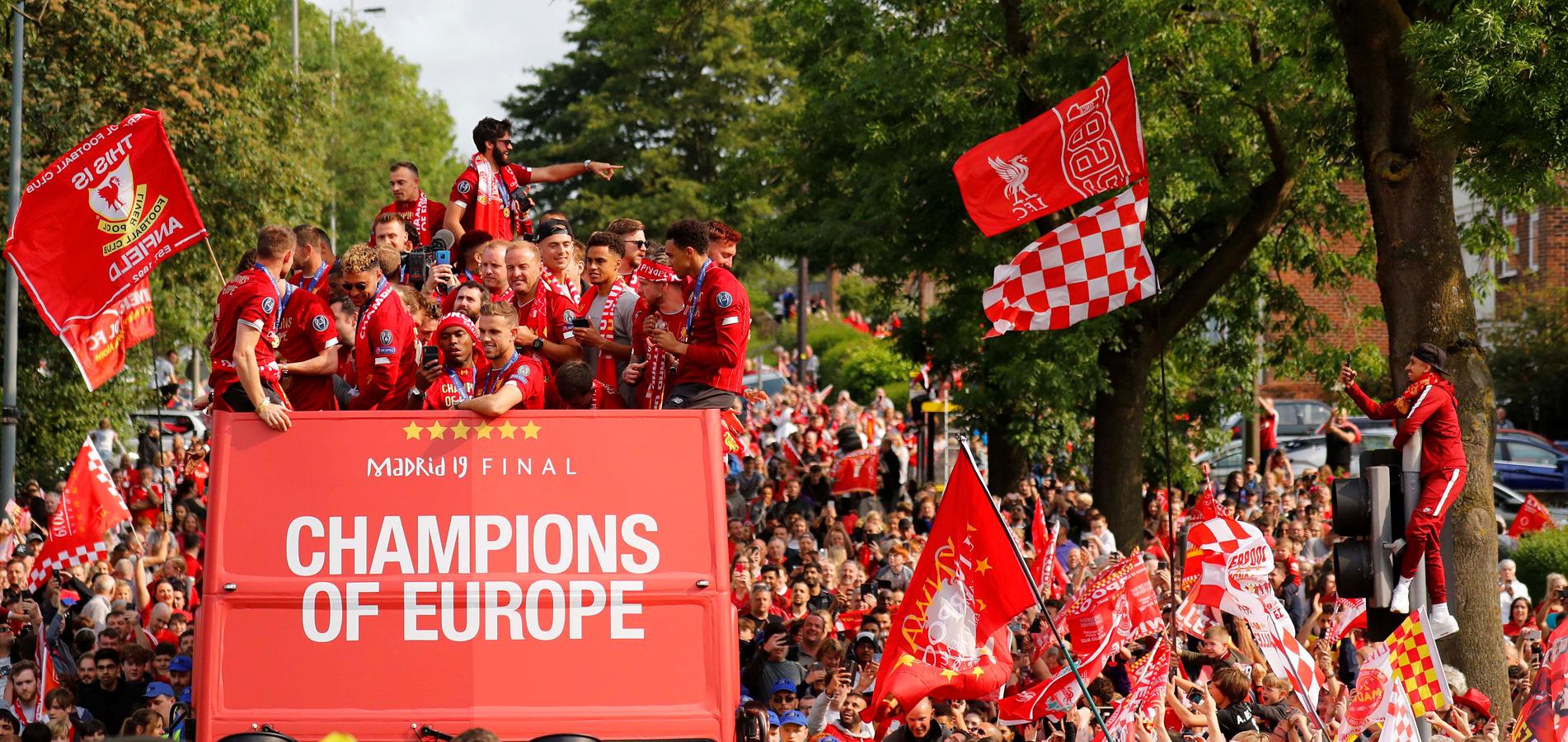 La celebración de la Champions en las calles de Liverpool, en imágenes