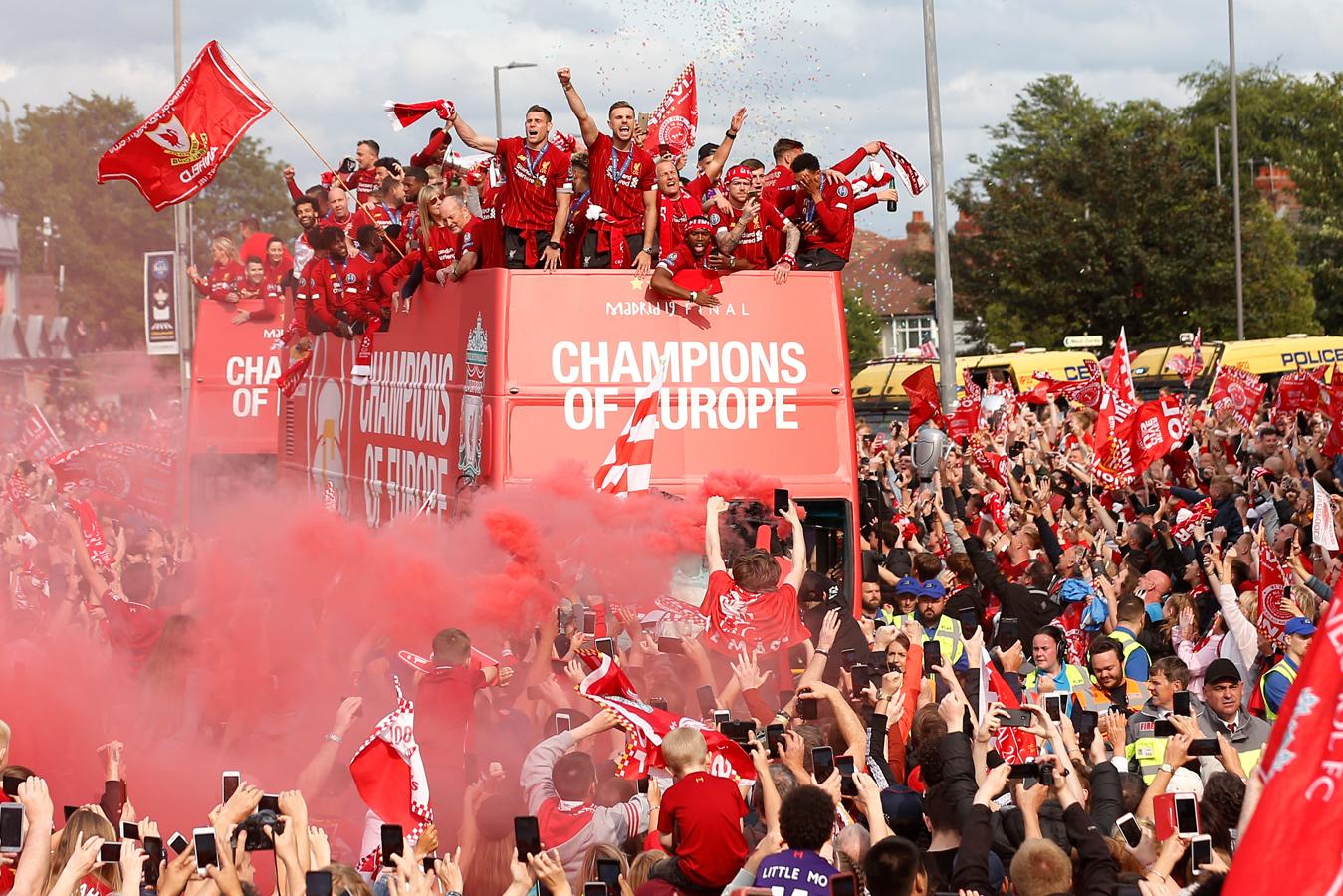 La celebración de la Champions en las calles de Liverpool, en imágenes