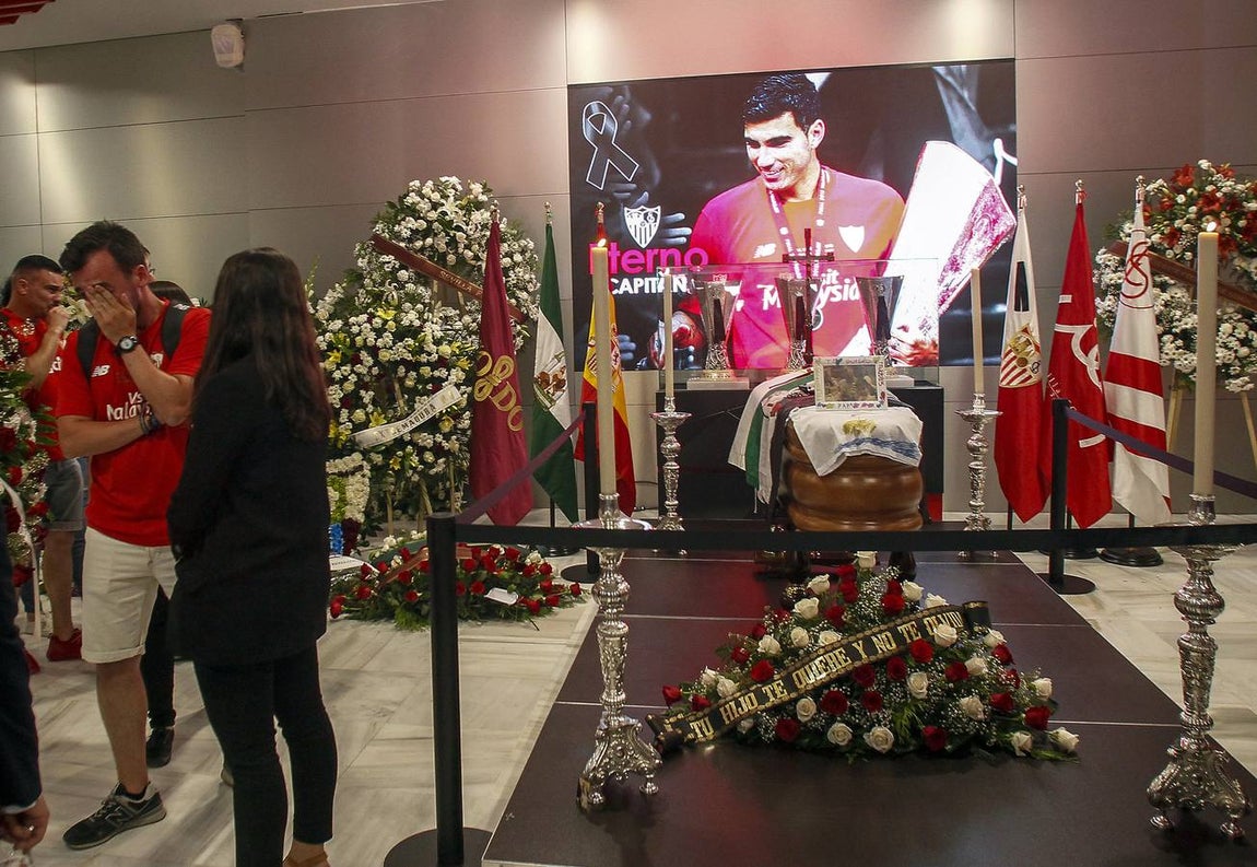 La capilla ardiente de José Antonio Reyes en el Sánchez-Pizjuán, en imágenes