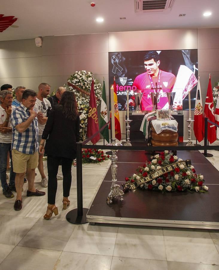 La capilla ardiente de José Antonio Reyes en el Sánchez-Pizjuán, en imágenes